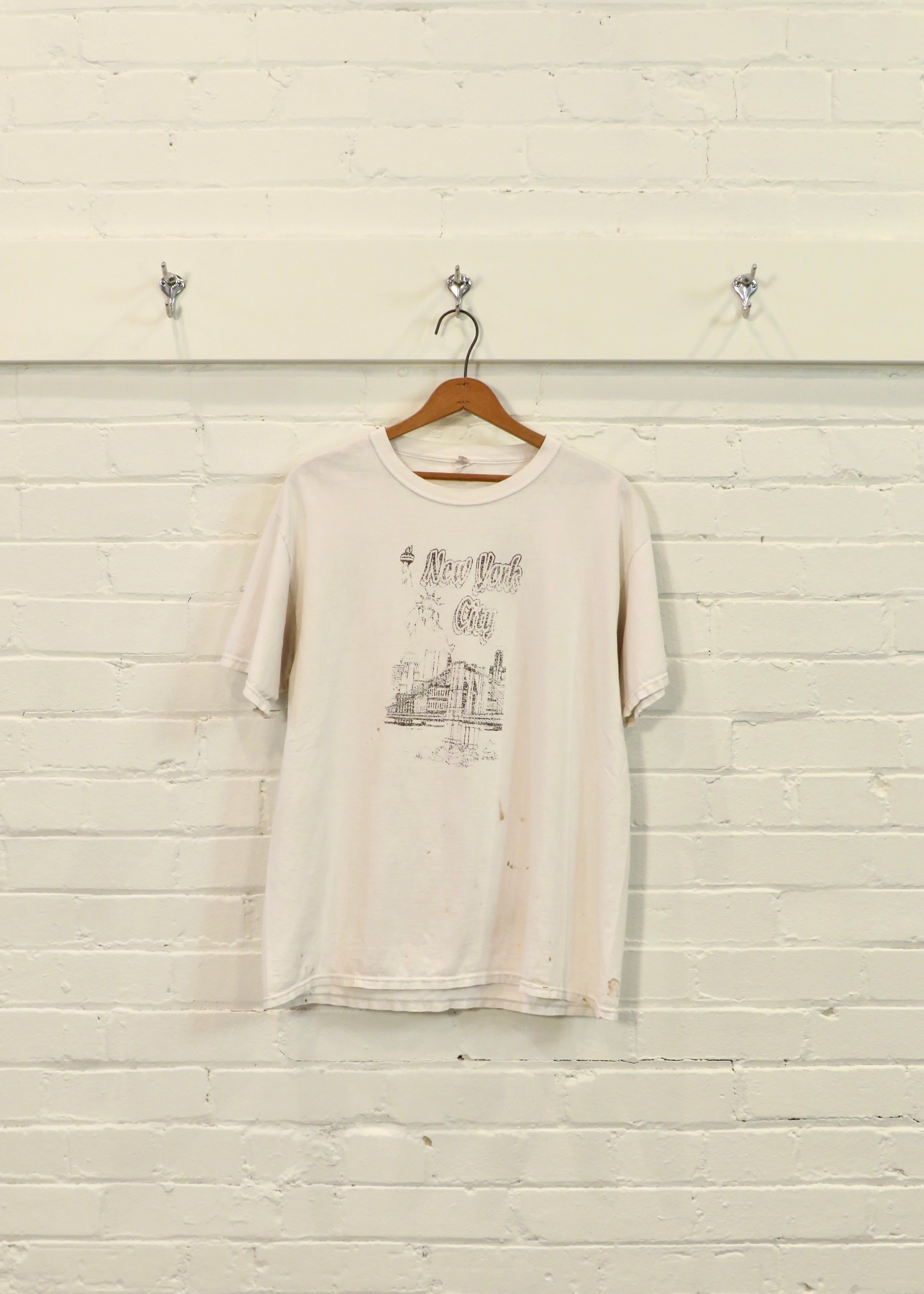 1990s Distressed New York City Statue of Liberty Souvenir T-Shirt