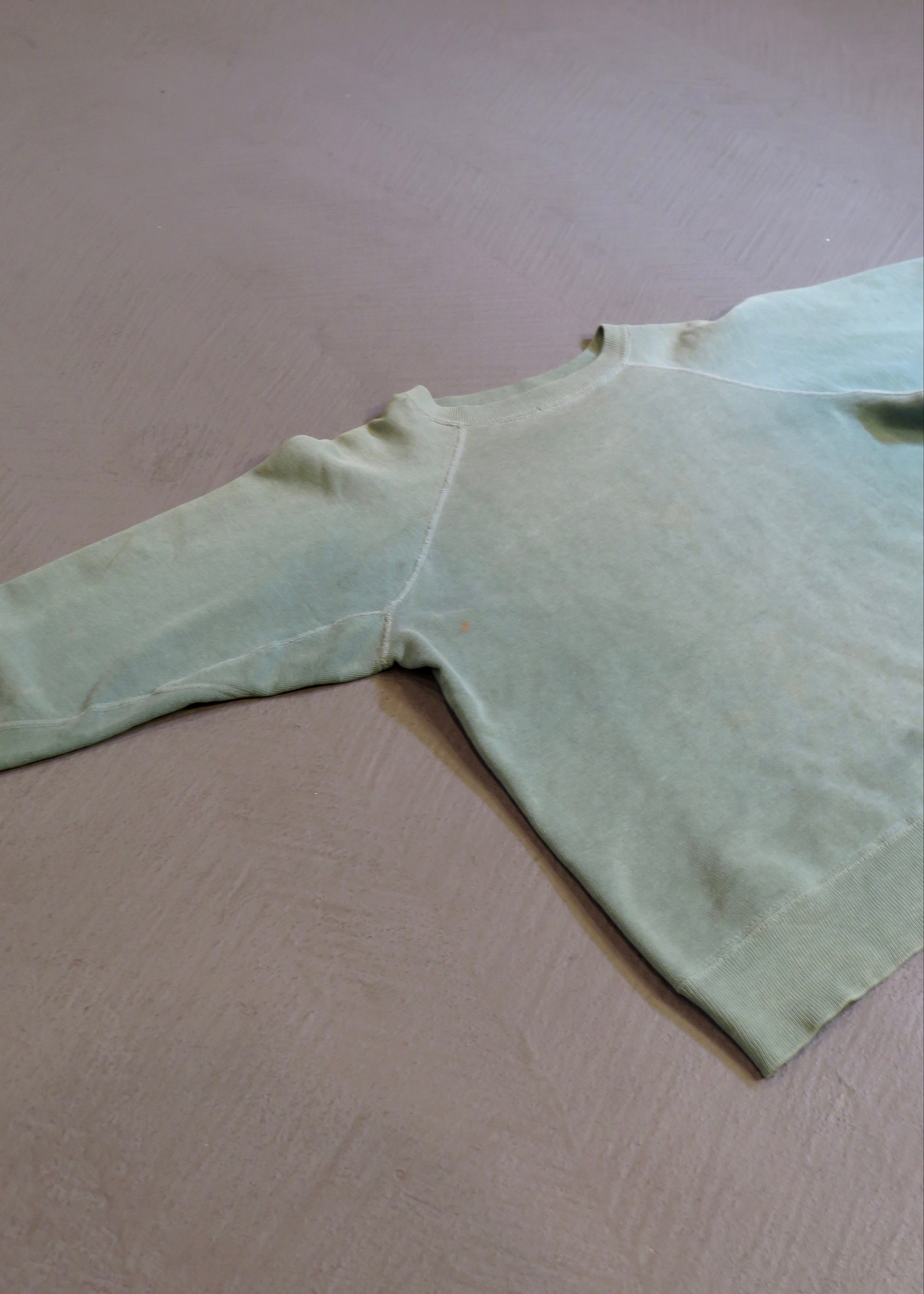 1960s Seafoam Green Gusseted Plain Raglan Sleeve Crewneck Sweatshirt